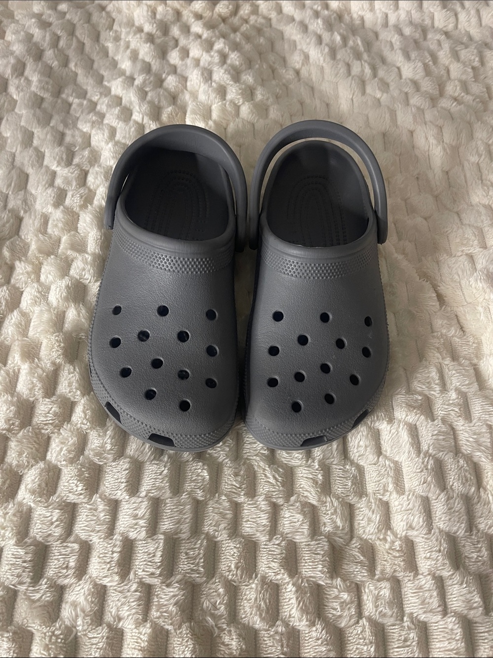CROCS Classic Clog in Gray with White Accent (Size W8 M6)